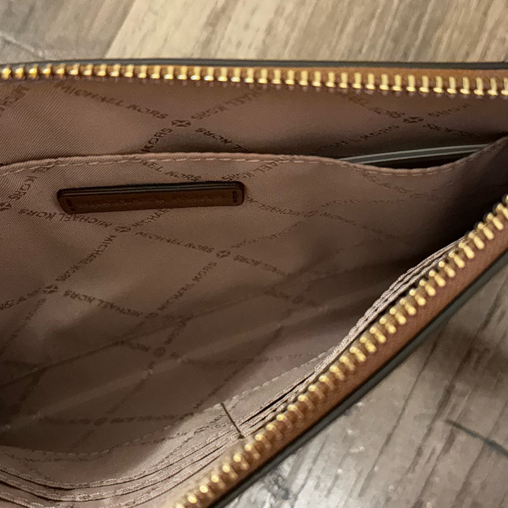 Michael Kors Jet Set Travel XL Zip Clutch Wristlet Leather New - Picture 3 of 5